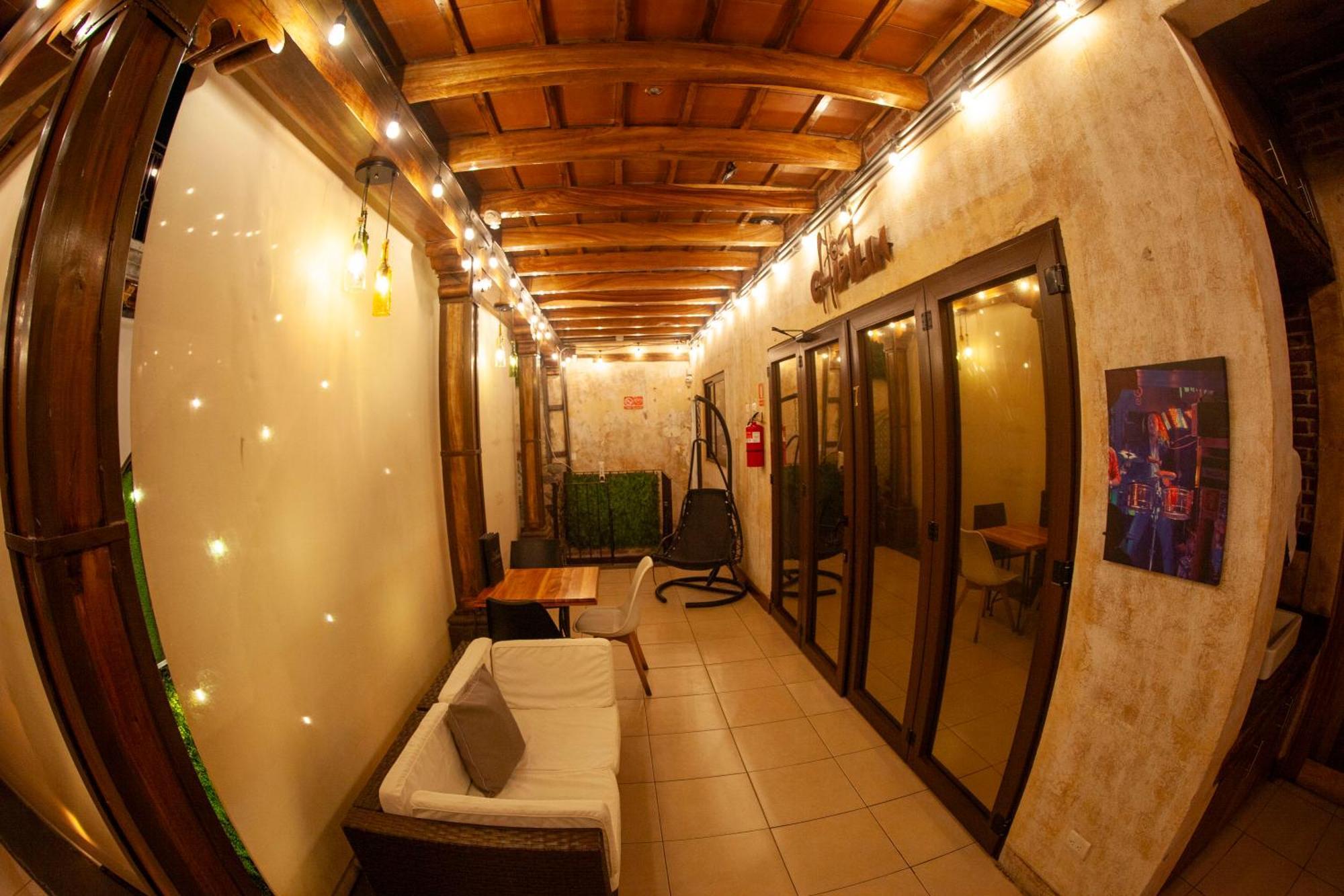 Hot Chipilin Hostel Antigua Exterior photo
